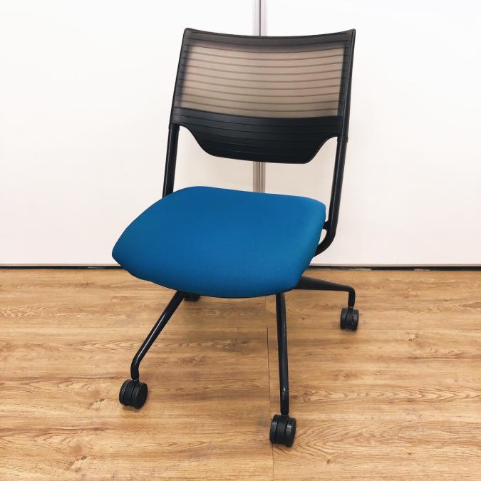 ネスティングチェア　ブルー　背面樹脂　収納　ミーティング　研修　打合せ　レクシブ【在庫入替】
                        レクシブ
                                    中古
            
