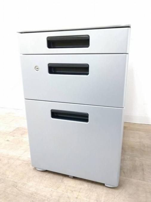 【定価約6万円】【シルバーカラーのシンプルデザイン3段ワゴン】【A4ファイルも沢山収納可能】■コクヨ製　GT　3段ワゴン
                        GTワゴン
                                    中古
            