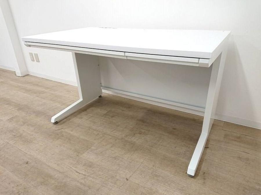 【定価約8万円】【レアなタップ付の平机の入荷です！！】【人気シリーズのホワイトカラー】■オカムラ製　アドバンス　※おつとめ品【D】
                        アドバンス
                                    中古
            