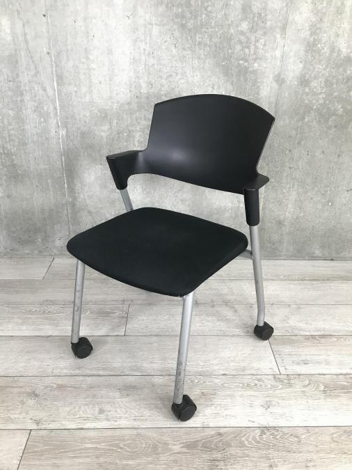 【会議用・ミーティング・応接用など用途様々！】コクヨ プロッティ(Protty) 　ブラック 【快適な座り心地を実現したミーティングチェア】
                        プロッティチェア
                                    中古
            