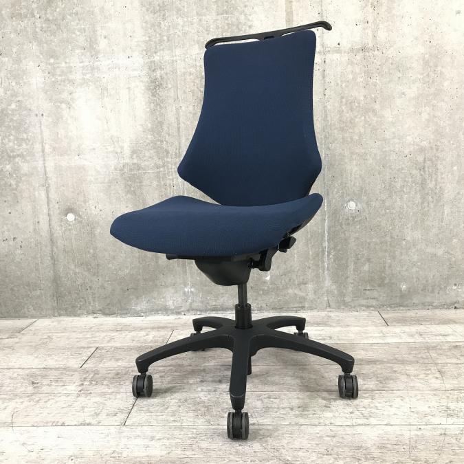 【在庫入替セール（本在庫限定価格）】三次元フォルムが腰にフィット！■イトーキ製　エフチェア　ネイビーブルー　ハンガー付　■人間工学に基づいた設計でデスクワークの疲労を軽減！　A00880858
                        エフクロス
                                    中古
            