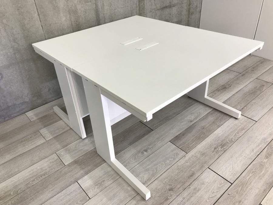 2台セット！施工いらずの平机！フリーデスクの代わりにいかがでしょうか？
■内田洋行/スカエナ/ホワイト　W1200、D1400
                        スカエナ
                                    中古
            