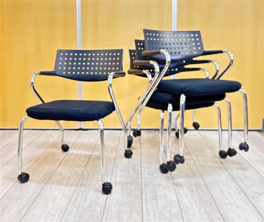 【海外製のスタッキングチェア！4脚セット！！】Vitra　ヴィトラ　ビザロール　ブラック　ネスティング　中古　収納　デザイン　ロット　
                        ビザロール
                                    中古
            