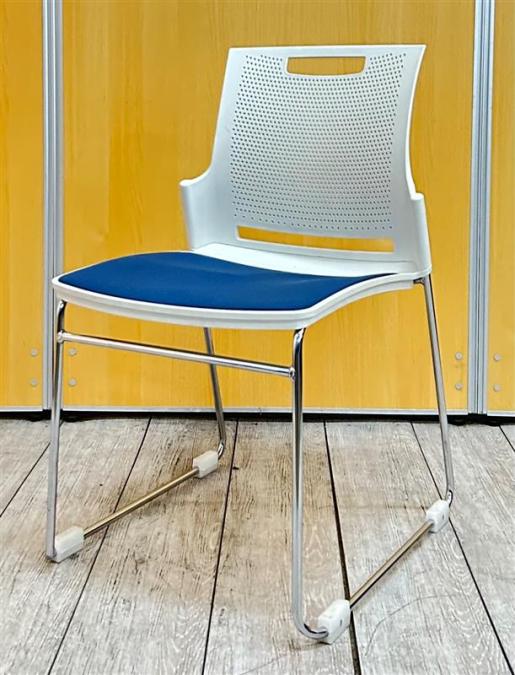 【オカムラ製のスタッキングチェアが20脚ロット入荷！！】中古　会議　オフィス　ロット　スタッキング　okamura　ブルー　収納　セミナー　
                        スカラールフト
                                    中古
            