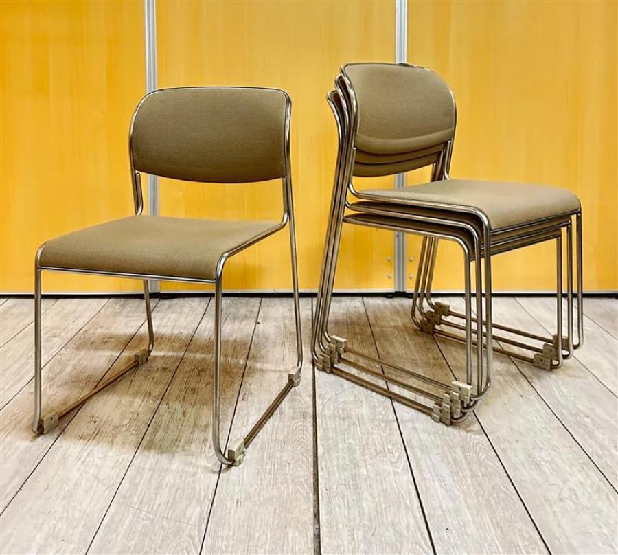 【5セット入荷！！】オカムラ製のスタッキングチェア！中古　スタッキング　ミーティング　ブラウン　会議　キャスター無し　オカムラ　okamura　収納
                        その他シリーズ
                                    中古
            