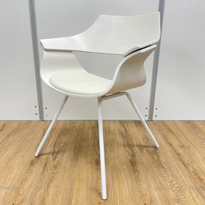 イトーキ製　DAシリーズ　ミーティングチェア！！
                        DAチェア
                                    中古
            