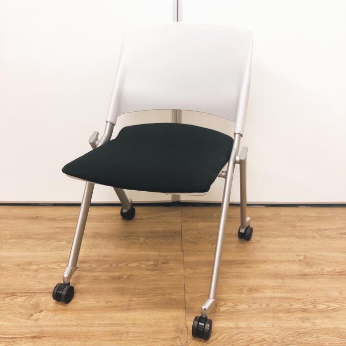 PLUS　プラス　ネスティングチェア　M-800シリーズ　ブラック　キャスター付き　会議　ミーティング　セミナー　　
                        M-800シリーズ
                                    中古
            