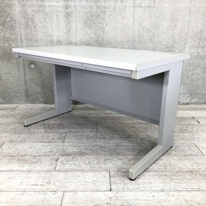 【在庫入れ替えセール！！】■安心の国内メーカー製！ウチダのスタンダードデスク　■定番の幅1200㎜サイズ　■内田洋行（UCHIDA/ウチダ）FEED（フィード）平机　引き出し付　■色：グレー【弊社使用欄：A00901762】
                        FEED
                                    中古
            