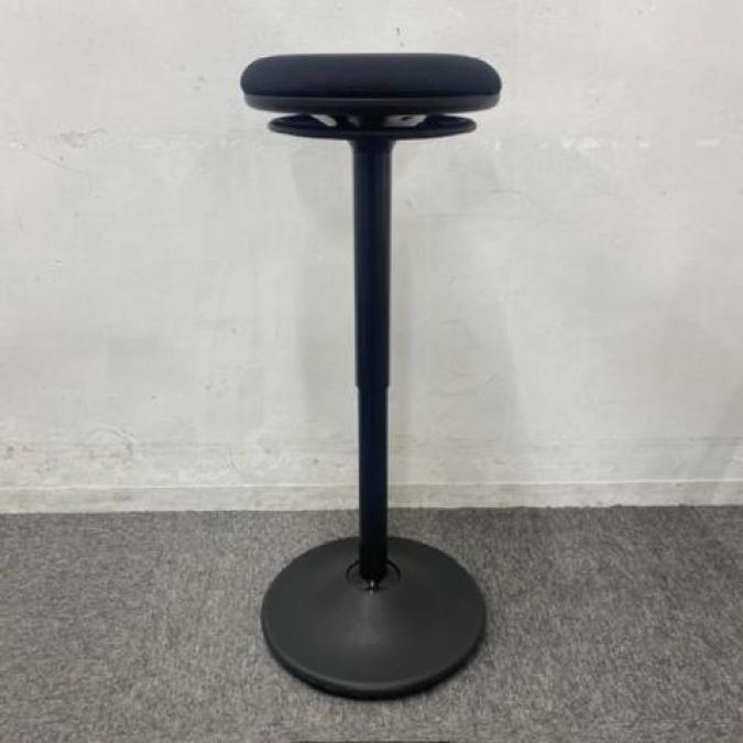 「座る」と「立つ」のいいとこ取り。働く姿勢の新提案　オカムラ　ピルエットチェア　ブラック
                        ピルエット
                                    中古
            