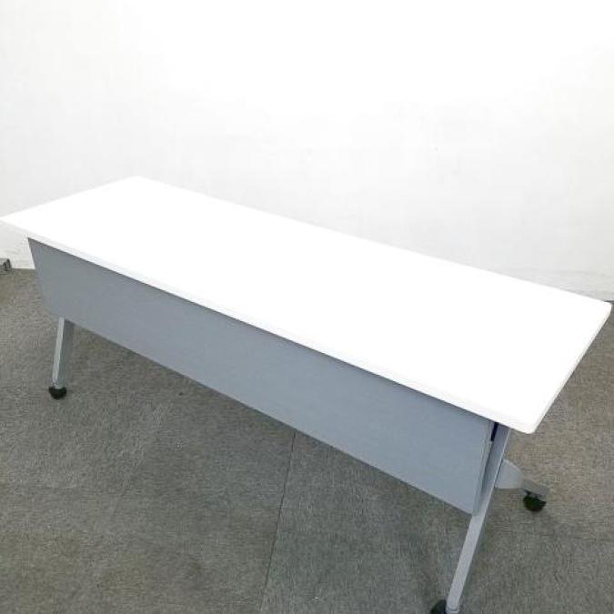 会議室の定番！オカムラ製のスタックテーブルが入荷！使わないときはしまっておきましょう！
■オカムラ/フラプター/ホワイト
                        フラプター
                                    中古
            