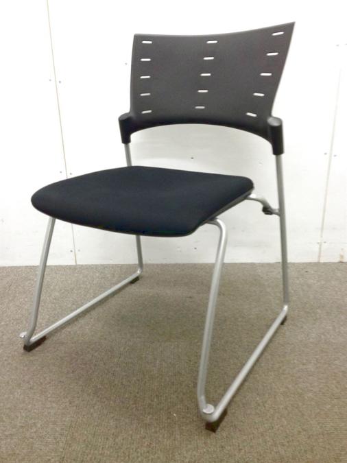 【大量入荷】スタイリッシュなミーティングチェア｜マノス 人気のブラック！状態良好
                        マノスチェア
                                    中古
            