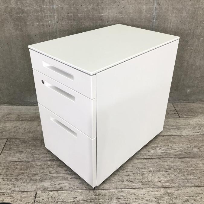 【白色のスチールワゴン！書類や備品の管理におすすめ！】■コクヨ（KOKUYO）iSシリーズ　3段ワゴン　■色：ホワイト【弊社使用欄：A00911338】
                        iS
                                    中古
            