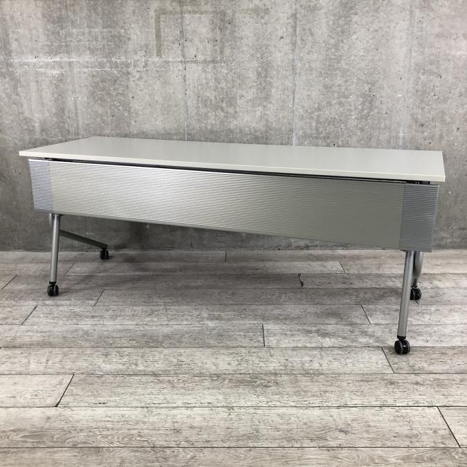 【在庫入替セール（本在庫限定価格）】【■オカムラ　サイドスタックテーブル　W1800×D600mm　ホワイト　■足元を隠す幕板パネル付！フレキシブルに使える便利アイテム！】
                        ネスティア
                                    中古
            