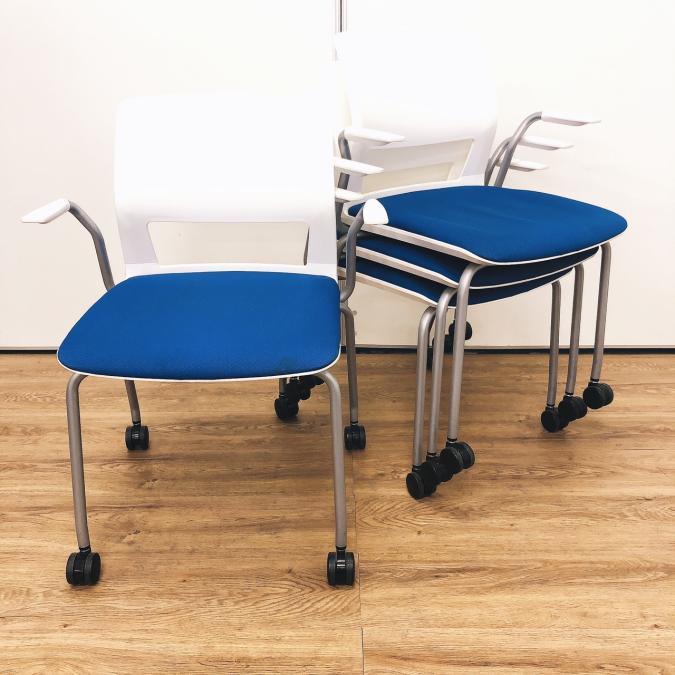 4脚セット　コクヨ　KOKUYO　ミーティング　スタッキング　160シリーズ　肘付き　ミーティング　会議
                        160シリーズ
                                    中古
            