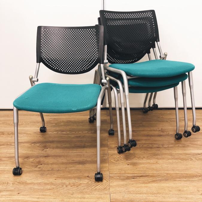 4脚セット オカムラ　okamura　プロスタック　グリーン　キャスター付き　スタッキング　樹脂背面　会議　セミナー
                        プロスタック
                                    中古
            