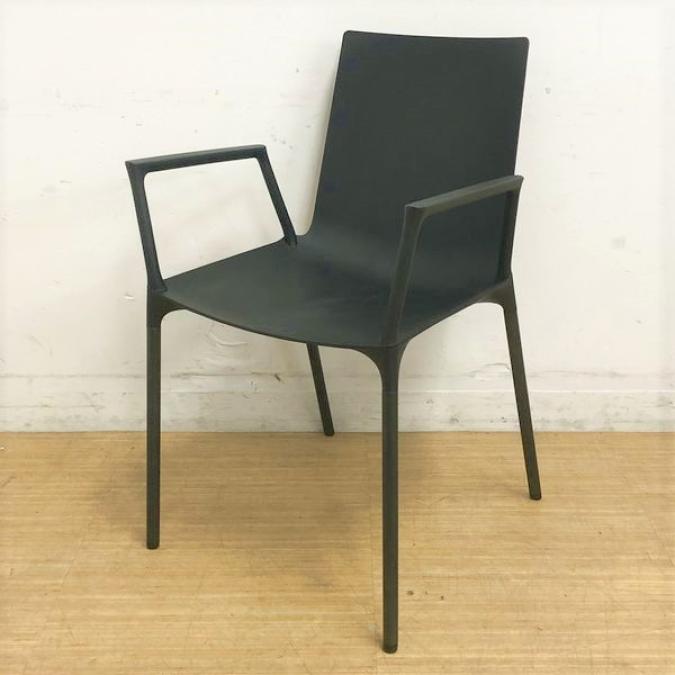 wisener harger　macao Chair with arms　オカムラ(ウィスナーハーガー)　マカオチェア
                        その他シリーズ
                                    中古
            