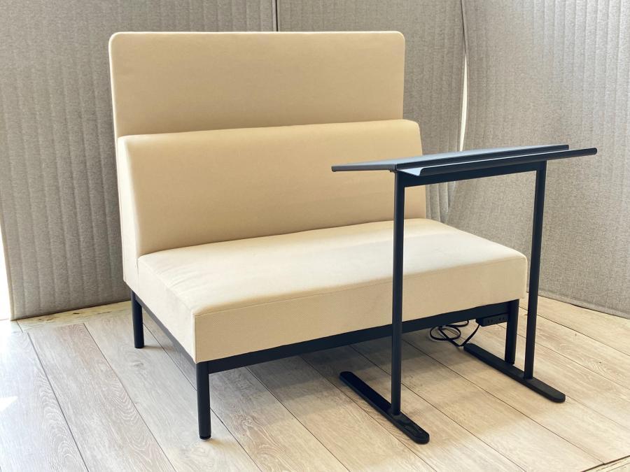 【2020年製！】【今だけ特別価格！】新しい働き方の第一歩！■コクヨ/コレッソ
コンセント付きでラフなPC作業も可能！【テーブルもセットです！】
                        コレッソ
                                    中古
            