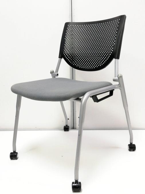 【在庫入替セール品】【会議、研修、ミーティング用に！】
■オカムラ/プロスタック/グレー※座面に使用感あり
                        プロスタック
                                    中古
            