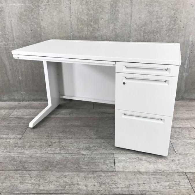 オカムラ製の人気・定番シリーズ！奥行が600㎜のためコンパクト！便利な袖付仕様！
■オカムラ/アドバンス/ホワイト
                        アドバンス
                                    中古
            