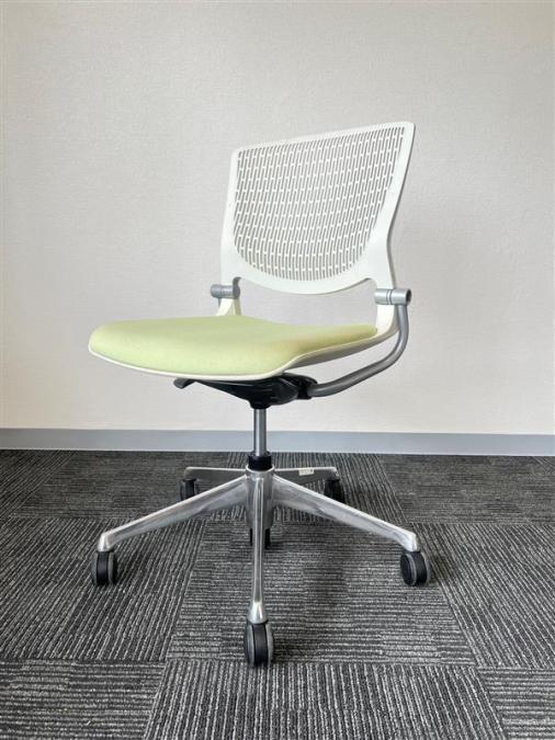 【在庫入替セール品！】岡村製作所製 ミーティングチェア グラータシリーズ■デザイン性が高く、座り心地も良い人気チェア！■ライムグリーン×グレー【G2】【A0089043】
                        グラータチェア
                                    中古
            