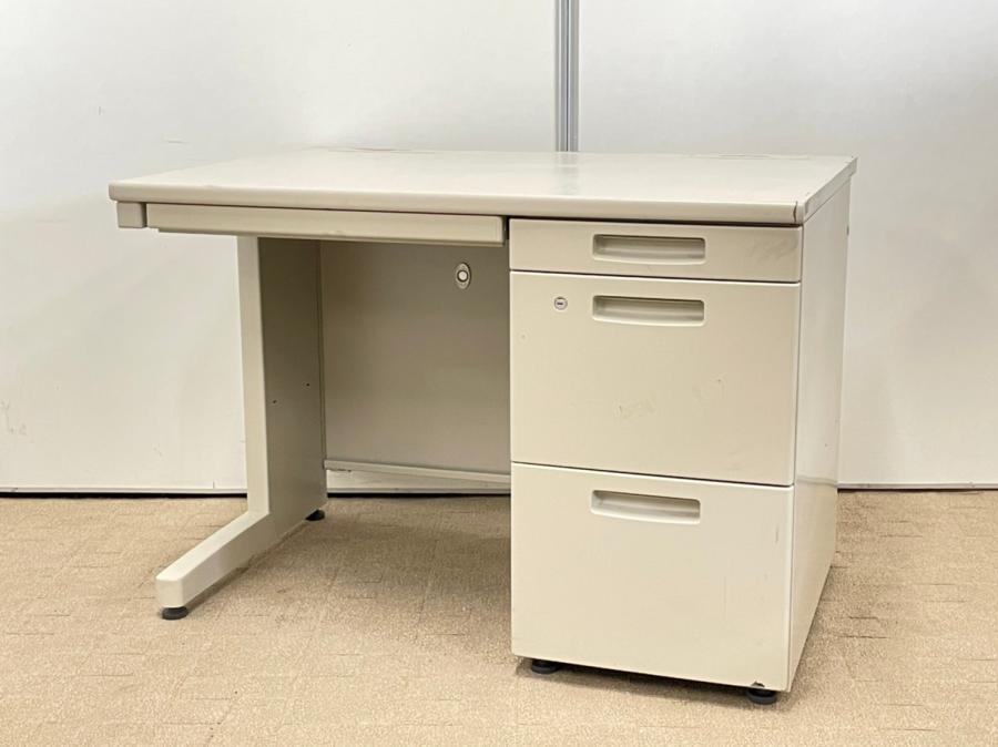 コンパクトサイズの片袖机が入荷しました！小規模オフィスにもおすすめ！コクヨ製の定番シリーズ！
■コクヨ/BS+/ニューグレー
                        BS+
                                    中古
            