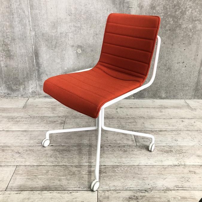 【おしゃれなミーティングチェア】コクヨ製　キャスター付き【Activity-based working】キャスター付き
                        offset frame
                                    中古
            