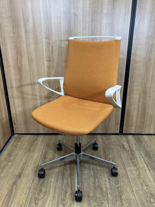 【24⑨在庫入替セール】今熱いチェアが入荷！　◆オカムラ モードチェア　/　在宅ワーク　/　オフィスチェア　/　回転椅子　/　ワークチェア　/　昇降チェア
                        モード
                                    中古
            