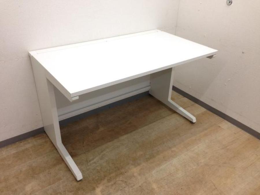 人気オフィスデスク　オカムラ　アドバンス　センター引き出し無しのシンプルスタイル　ホワイト天板　
                        アドバンス
                                    中古
            