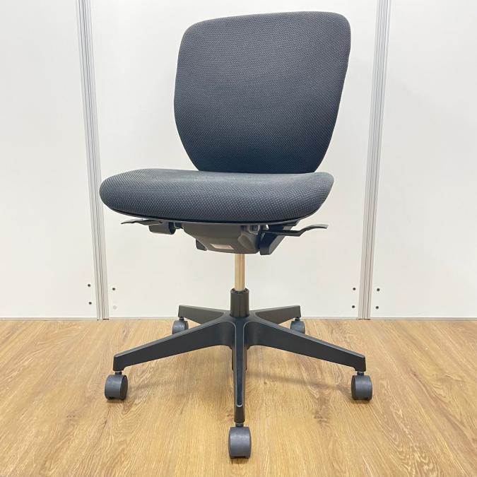 【座面使用感あり・商品入替のため、特別価格】イトーキ製　プラオシリーズ　ハンガーコート・ランバーサポート付き　肘無しハイバックチェア！！
                        プラオチェア
                                    中古
            