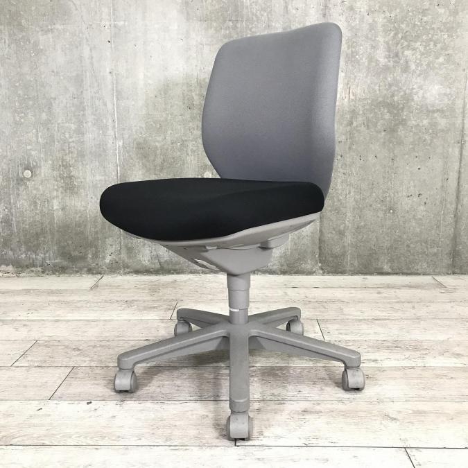 【在庫入替セール品！】ローコスト帯でコスパ◎クッション厚めな定番チェア！ツートンカラー■コクヨ/セディスタ/グレー×ブラック【G2】
                        セディスタチェア
                                    中古
            