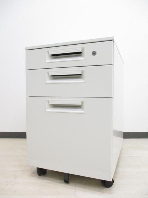 お買い得！高さ700や引出が厚いデスク用ホワイトワゴンが入荷です！
■プラス/JSシリーズ/ホワイト
                        その他シリーズ
                                    中古
            