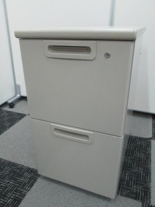 【在庫入替セール（本在庫限定価格）】◆プラス製　脇机2段　◆デスクと同じ高さ！収納の追加に！【置けば広がるワークスペース】A00905517
                        LA
                                    中古
            