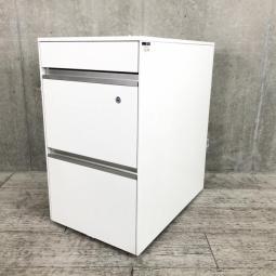 【デスク周りの収納量アップ！】■イトーキ製　3段ワゴン　ホワイト　H675mm　■ユニバーサルデザインで使いやすい！【在庫入替セール（本在庫限定価格）】