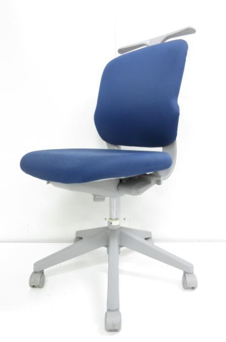 【在庫入替セール品】明るいシェルに落ち着いたクッションカラーが特徴のワークチェア！ 便利なハンガー付！【J5】
■内田洋行/CN-2/ダークブルー
                        CN-2チェア
                                    中古
            