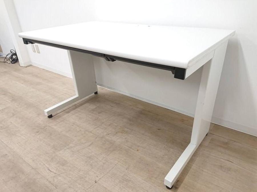 【定価約2万円】【コンパクトサイズな横幅1000ｍｍホワイトカラーの人気平机の入荷です】■プラス　平机　フラットライン
                        フラットライン
                                    中古
            