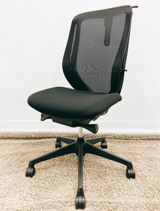 人気のオカムラ製のブラックメッシュチェア！今ならロットで提案可能です！コートハンガー付き
 ■オカムラ/シルフィー メッシュ/ブラック
                        シルフィーメッシュ
                                    中古
            