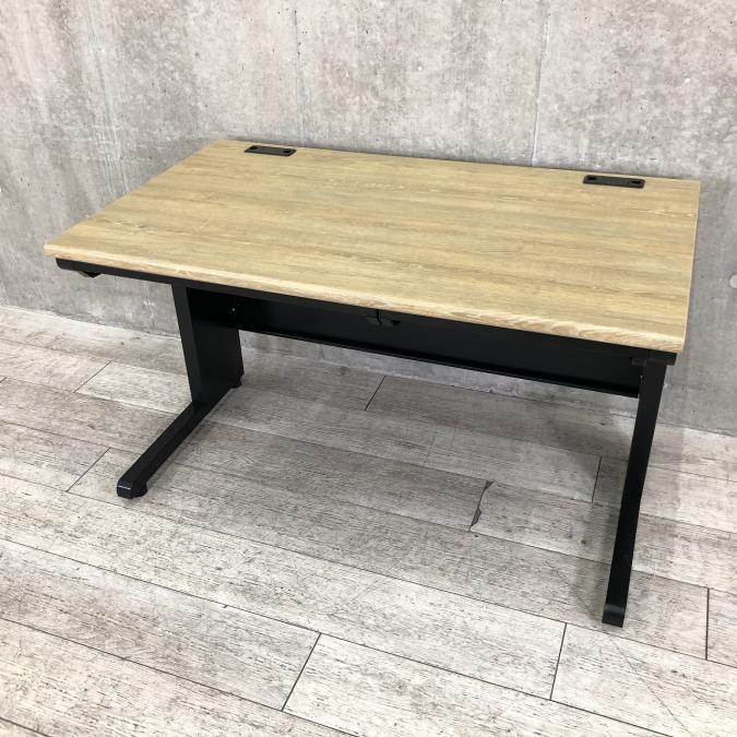 【新品】井上金庫販売製・GSHシリーズの平机！深みのあるナチュラル天板とブラックフレームでお洒落なデスクです！新品商品の為、状態も問題なし！ロットでも対応可能です！【メーカー在庫品】※高さ720㎜仕様
                        その他シリーズ
                                    新品
            