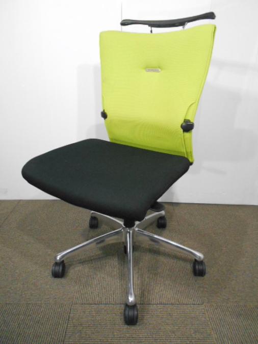 【在庫入れ替えセール！！】【快適な座り心地に高級感のあるデザインが人気！】■オカムラ（okamura）製　フィーゴ（feego）チェア　ミドルバック　■サイドファスナータイプ　コートハンガー付き　肘無し　■色：ライムグリーン×ブラック【弊社使用欄：A00915456/A00915458】
                        フィーゴチェア
                                    中古
            