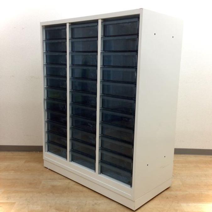 クリスタルトレーキャビネットが入荷です！
■コクヨ/エディア/クリスタルトレイ
                        エディア
                                    中古
            