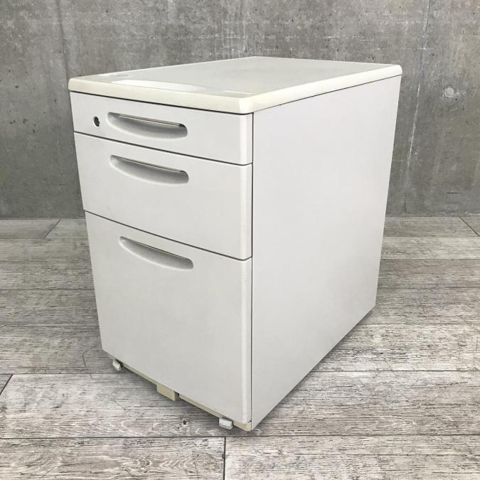 【在庫入替セール品！】【大人気定番商品！】オカムラ製3段ワゴンが入荷！
■オカムラ/SDシリーズ/ニューグレー
                        SD
                                    中古
            