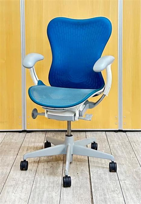 【7脚入荷！】座り心地・デザイン性・機能面ともに抜群！有名海外メーカー製のおしゃれな高級チェアが入荷！
中古　高級チェア　ミラ2　ブルー　可動肘　メッシュチェア　ハーマンミラー　
                        ミラ2
                                    中古
            