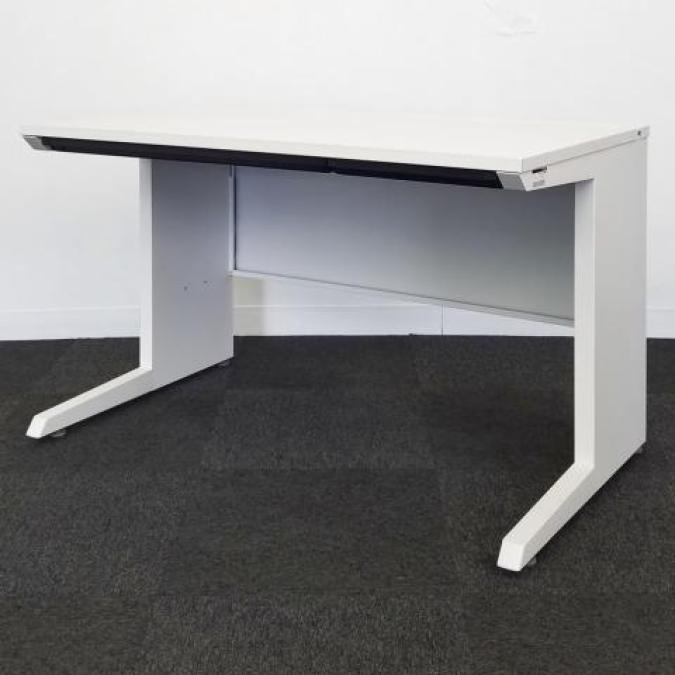 【7台入荷】【珍しい1100サイズ！】【在庫入替】収納力の高い設計で人気のCZRデスク入荷！中古　デスク　平机　オフィス　テレワーク　在宅ワーク　W1100　ホワイト　引き出し付き　H720 新大阪店
                        CZRデスク
                                    中古
            