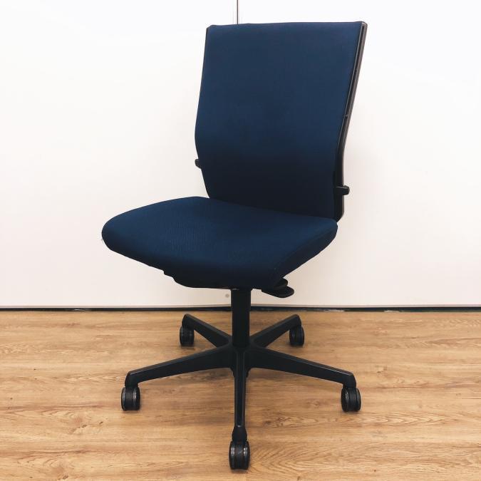 【在庫入替セール】オカムラ　okamura　エスクード　クッション　定番　ネイビー　上下昇降　リクライニング　座奥調整　起業　増員　拠点開設
                        エスクード
                                    中古
            