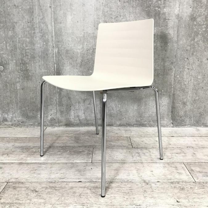 【在庫入替セール品！】【シンプルチェア】オカムラ（okamura）スタッキングチェア　■色：ベージュ【Activity-based working】
                        その他シリーズ
                                    中古
            