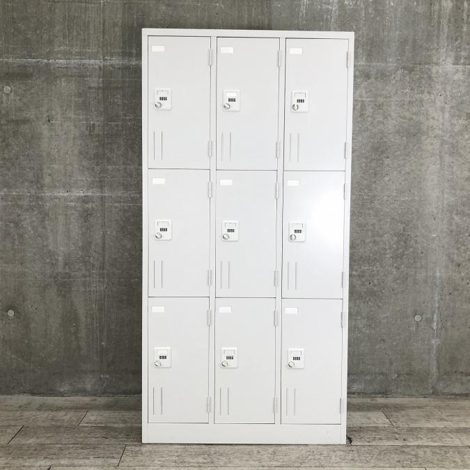 未使用、1ヵ所傷あり　ロッカー 中古】 クロガネ 9人用更衣ロッカー 426748 - 中古オフィス家具