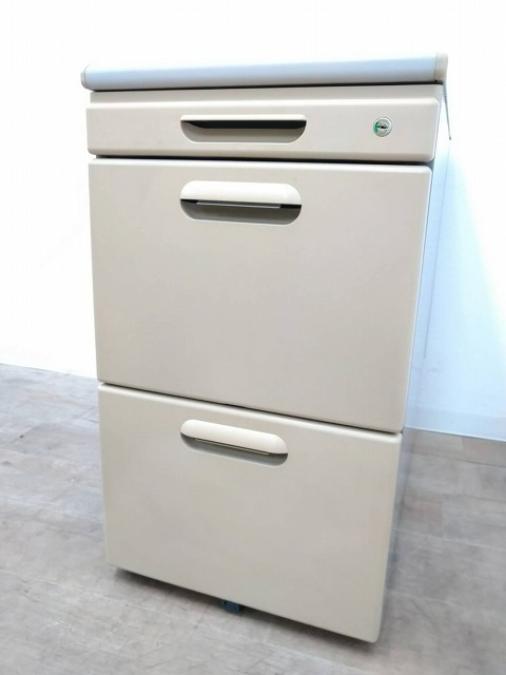 【定価約7万円】【収納スペースとデスクの延長としてオススメ！３段脇机の入荷です！】■イトーキ　CRY　３段脇机
                        CRYワゴン
                                    中古
            