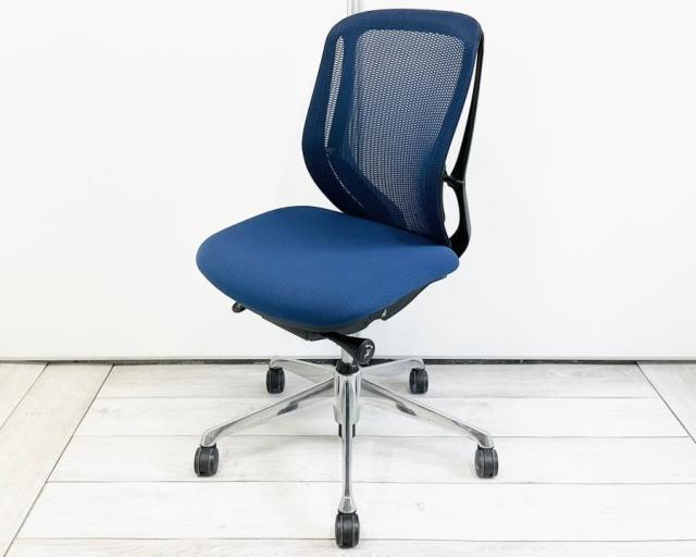 【西】】■店長おすすめ■【大量入荷！柔らかな座り心地と抜群のフィット感が大人気！！】オカムラ　シルフィー　ネイビー　ローバック　メッシュ　柔らかい【★TSMC★】半導体バブル　半導体特需　エンジニア　CAD
