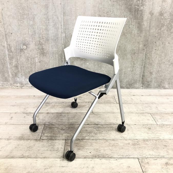 【2018年製】イトーキ製モノン！ホワイトフレームの樹脂メッシュバック仕様！会議室に是非！
■イトーキ/モノン/ネイビーブルー
                        Monon
                                    中古
            