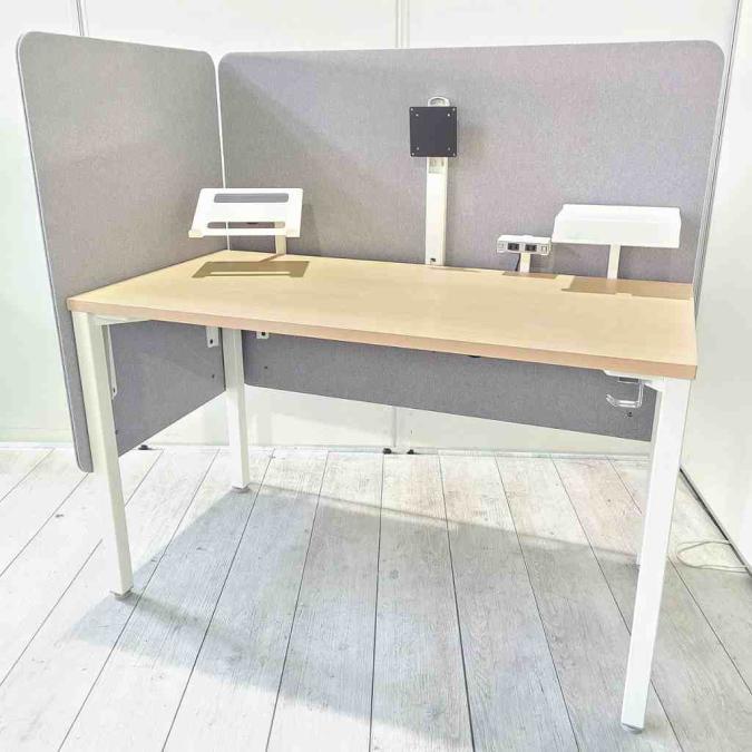 【1台限定】オプションマシマシのワークデスク　バックパネル　W1200　D600　モニタースタンド付き　事務机
                        アプションフリー
                                    中古
            