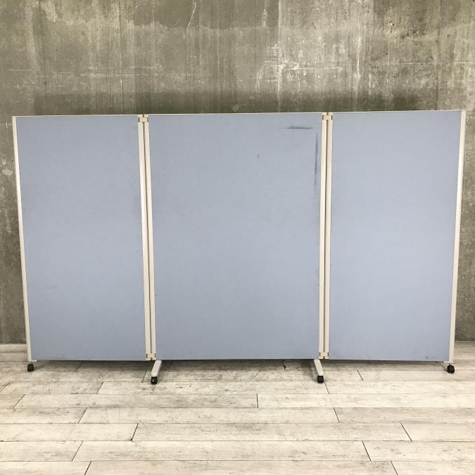 【☆限定入荷！中古希少品！】■3つ折りパーテーション　ブルー　H1500×W3020（900×2、1220×1）mm　■3連折りたたみパネル　キャスター付　
                        その他シリーズ
                                    中古
            